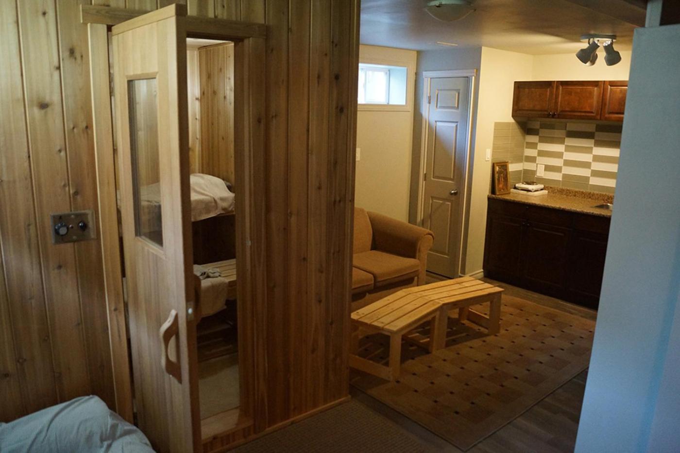 Pelican Guest House. Village Style Living. Spend Vacation Time In Eco Place! 伊利堡 外观 照片
